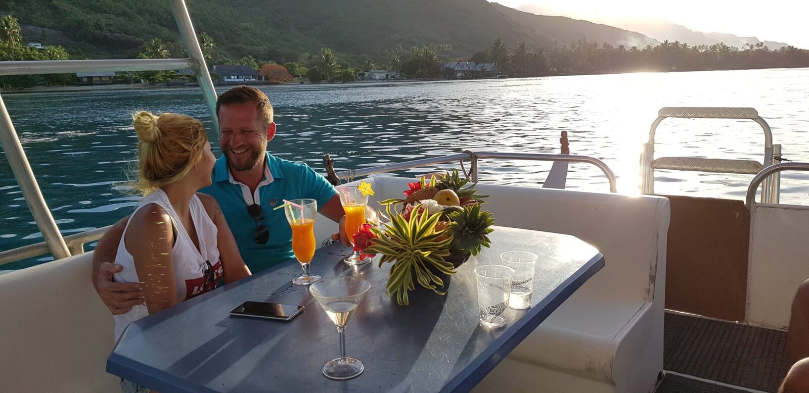Moorea private sunset cruise dinner 04h00, French Polynesia