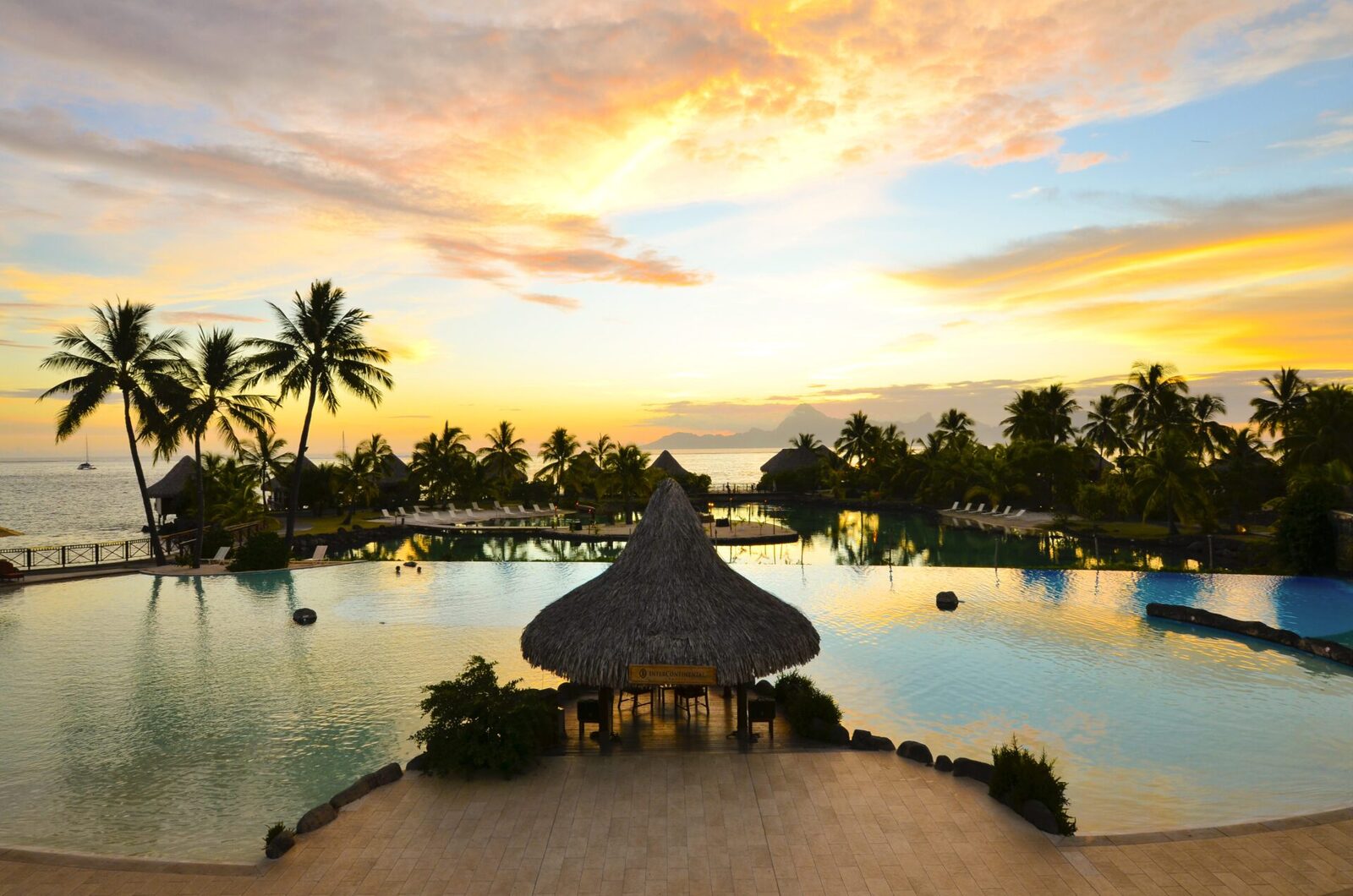 Ppt intercontinental tahiti sunset on the swimming pool, French Polynesia